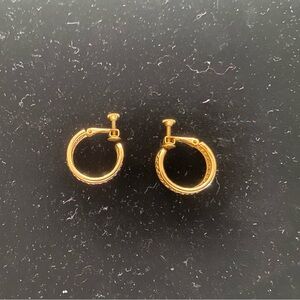 Napier Gold Tone Thin Hoops Clip-on Screwback Earrings Vintage Nice Earrings